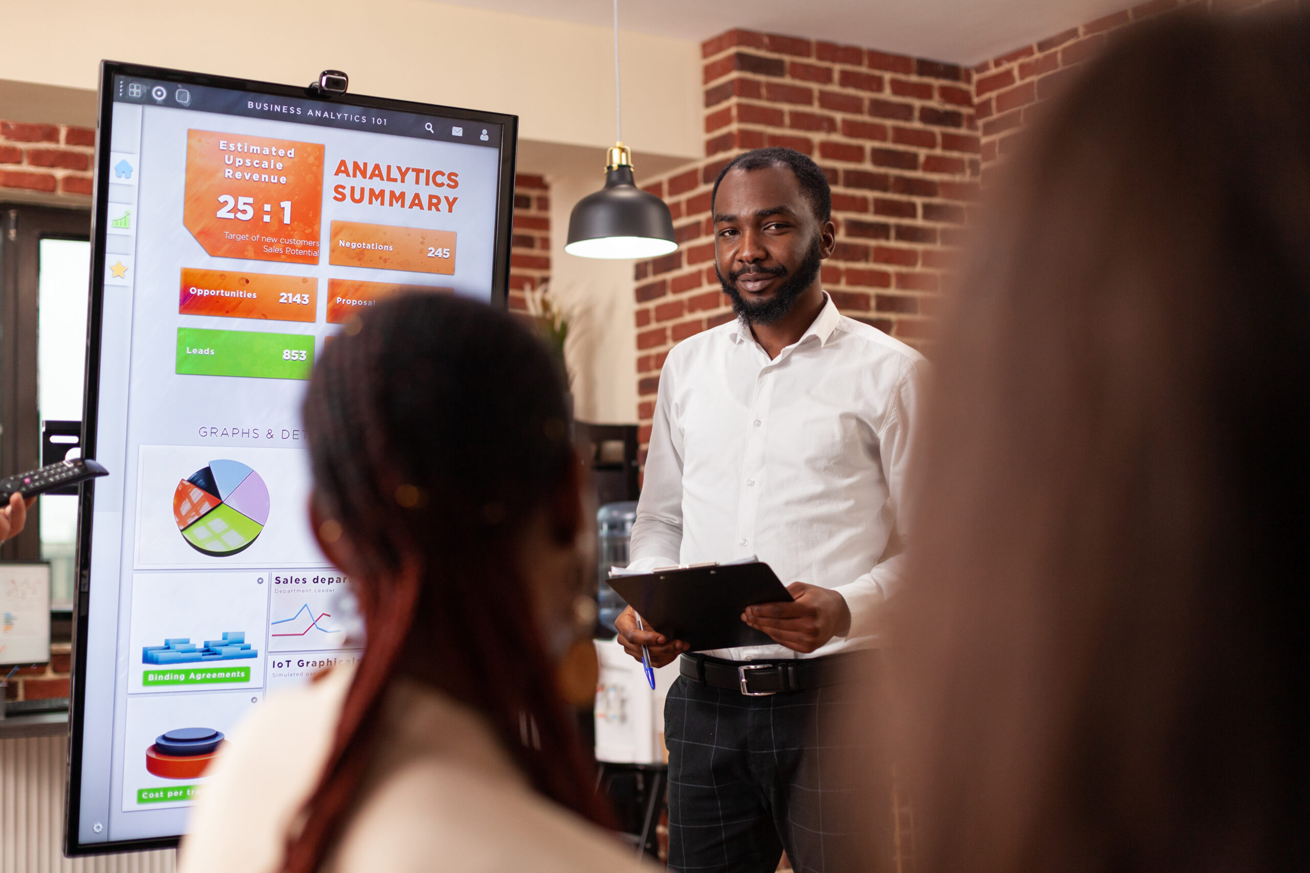 Business people analyzing financial graph working at business presentation